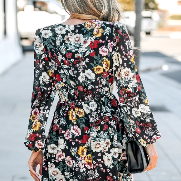 NEW CUPSHE V BECK FLORAL WRAP RUFFLE DRESS - Picture 3 of 8